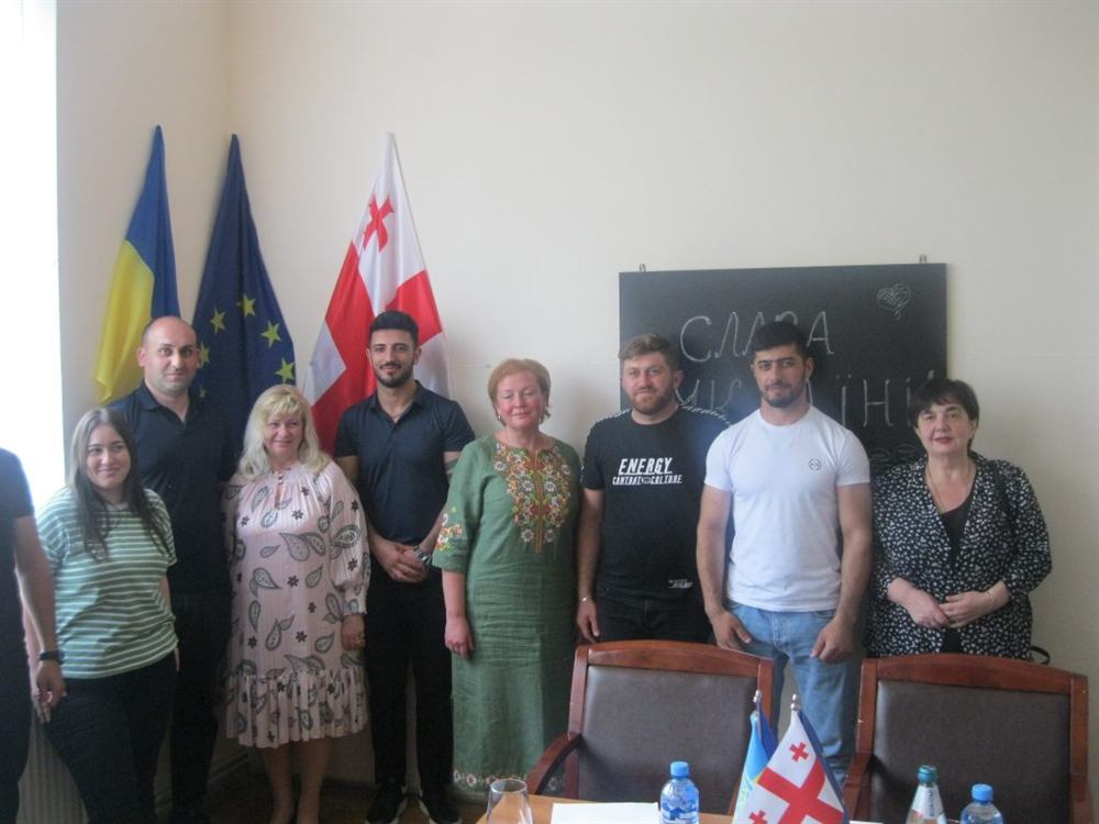 ქართველი სტუდენტები კიევის ევროპული უნივერსიტეტის პროფესორებთან ერთად